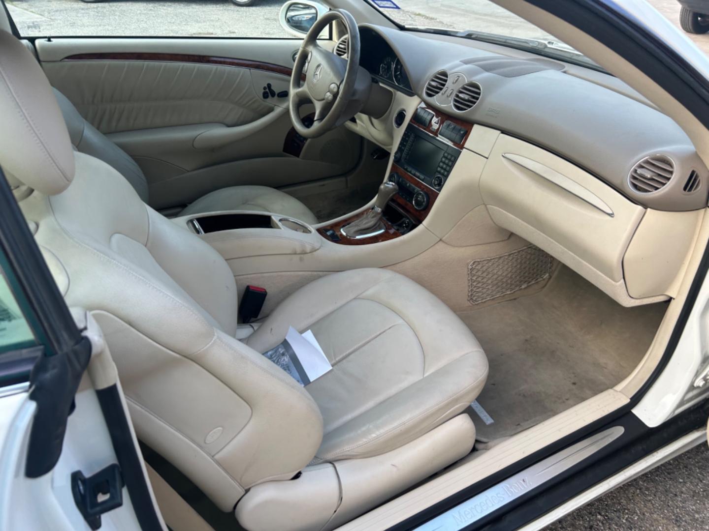 2007 White Mercedes-Benz CLK-Class (WDBTK56F07T) , located at 1687 Business 35 S, New Braunfels, TX, 78130, (830) 625-7159, 29.655487, -98.051491 - Photo#6